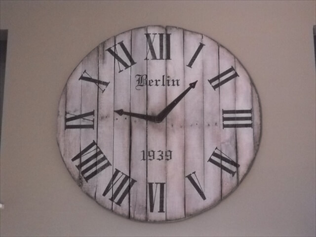 pallet clock