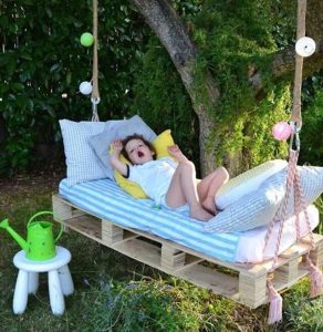 Pallet swing bed diy