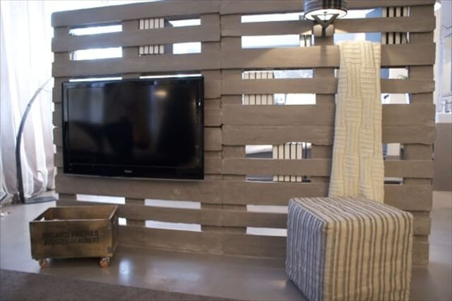 Pallet Room Divider Provides Solitude While Working - Diy Room Dividers With Pallets Pallet Room Divider Provides Solitude While Working - Diy Room Dividers With Pallets