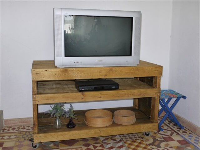 pallet tv table
