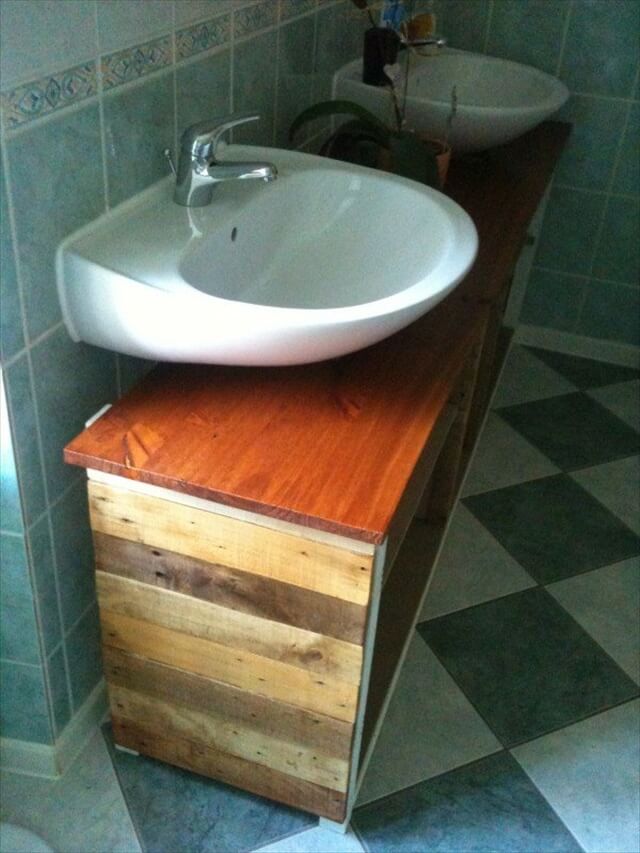 Inexpensive and Charming Pallet Bathroom Furniture
