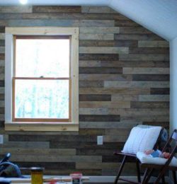 reclaimed pallet wall