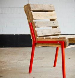 recycled pallet chair with metal legs