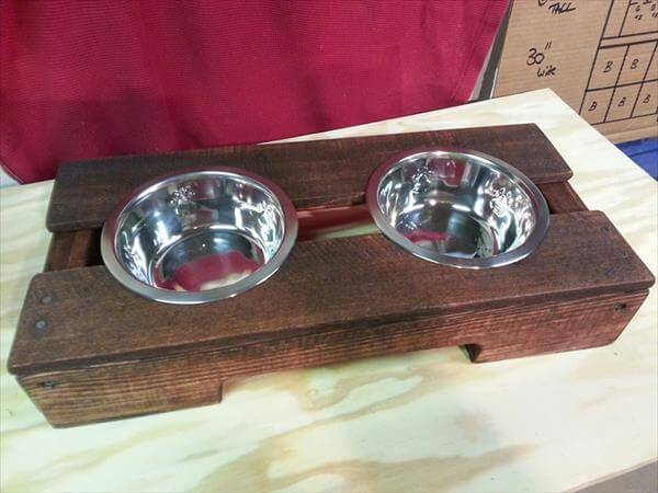 pallet dog feeder