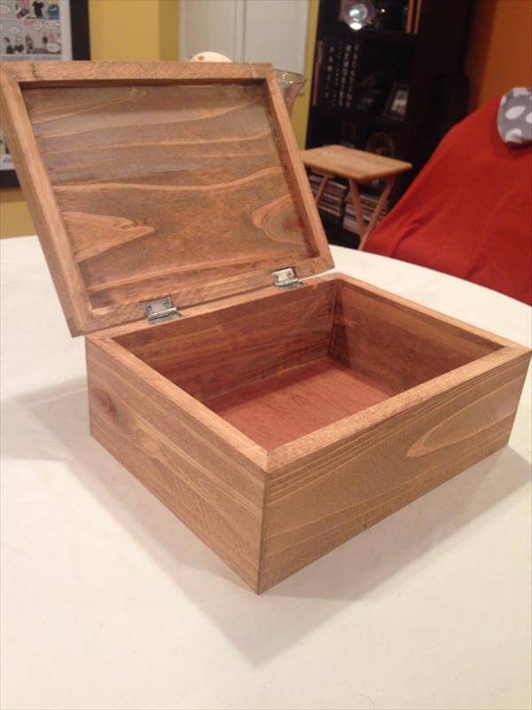 reclaimed pallet storage box