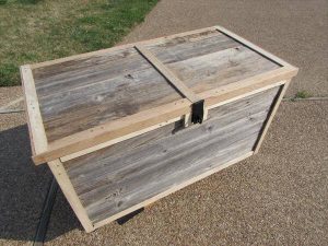 recycled pallet chest