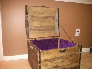 handmade pallet treasure chest and keepsake box