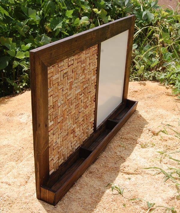 pallet message center and mail holder