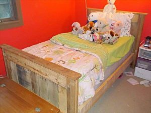 repurposed pallet toddler farmhouse style bench
