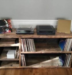salvaged pallet media console table