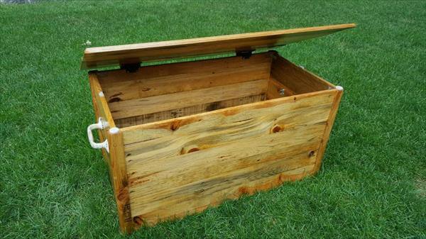 toy chest with compartments