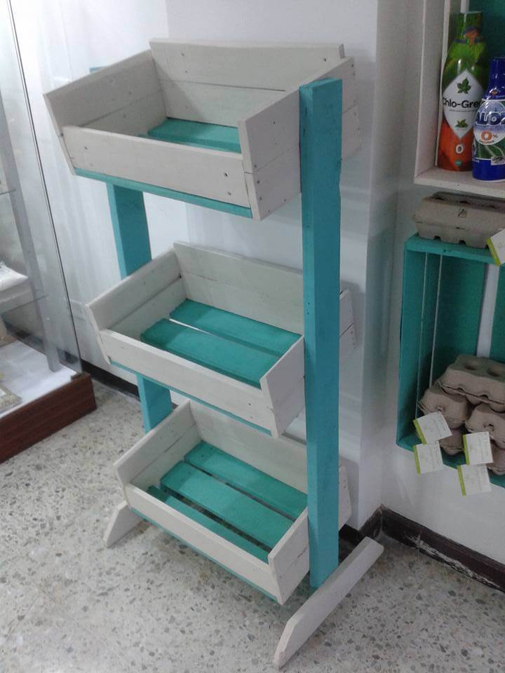 Wooden pallet vegetable storage rack