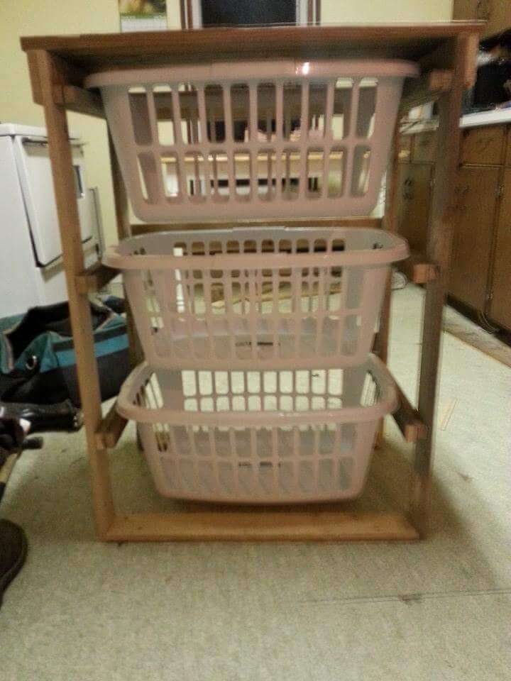 Pallet Laundry Basket Holder