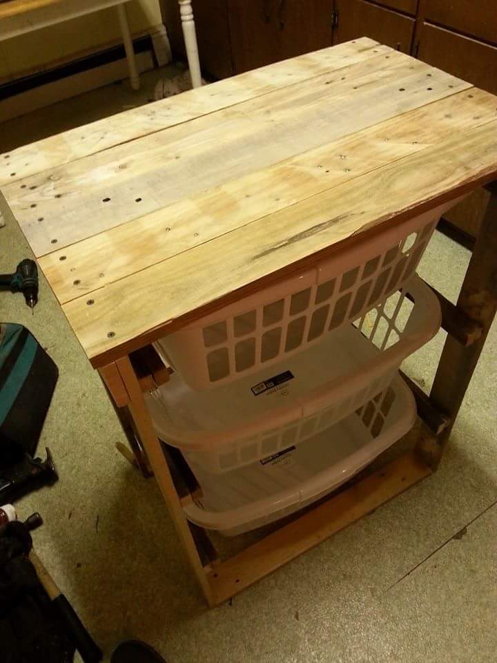 Pallet Laundry Basket Holder