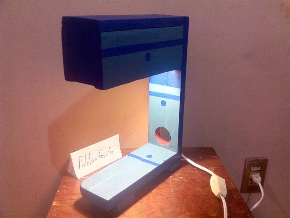 diy pallet table lamp