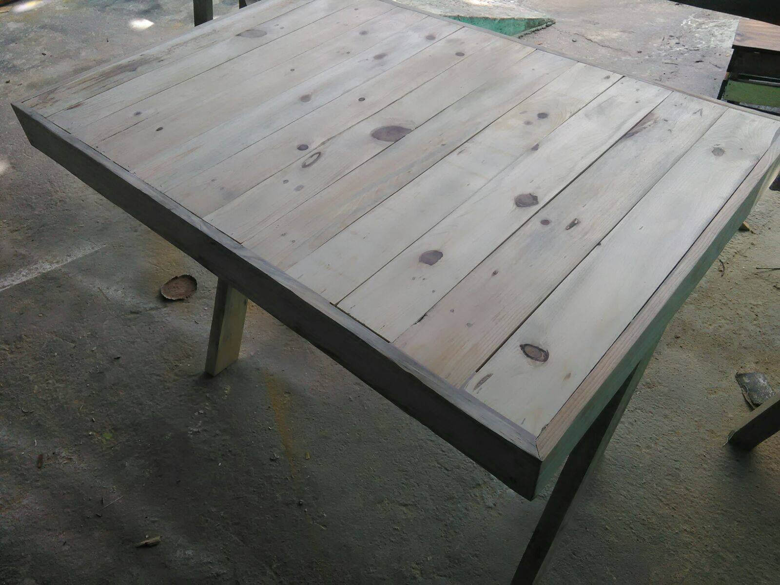 Pallet Table With Criss Cross Legs