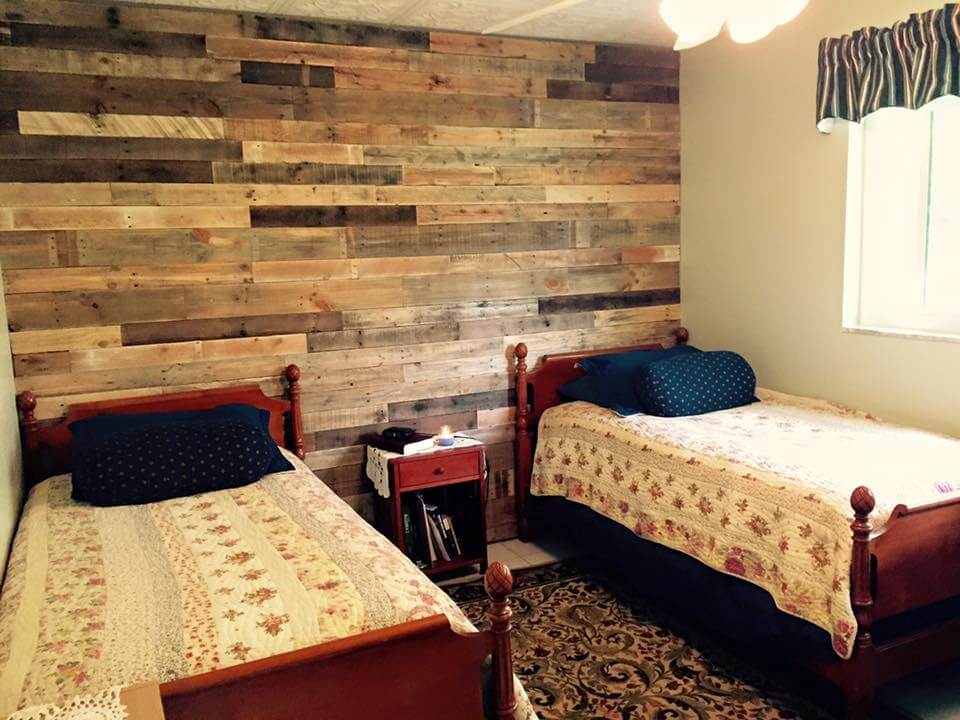 low-cost pallet bedroom wall paneling