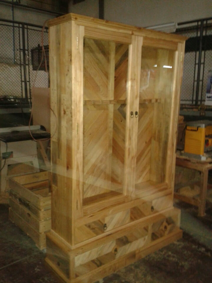 diy pallet hutch