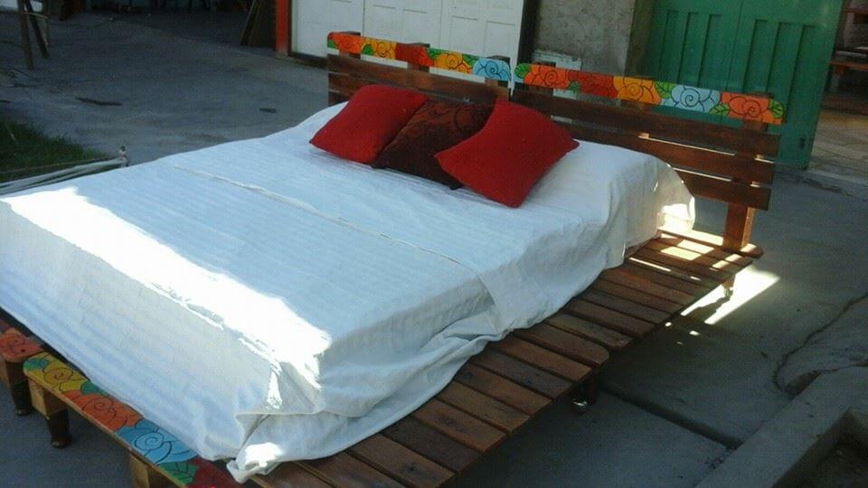 diy pallet rustic bed