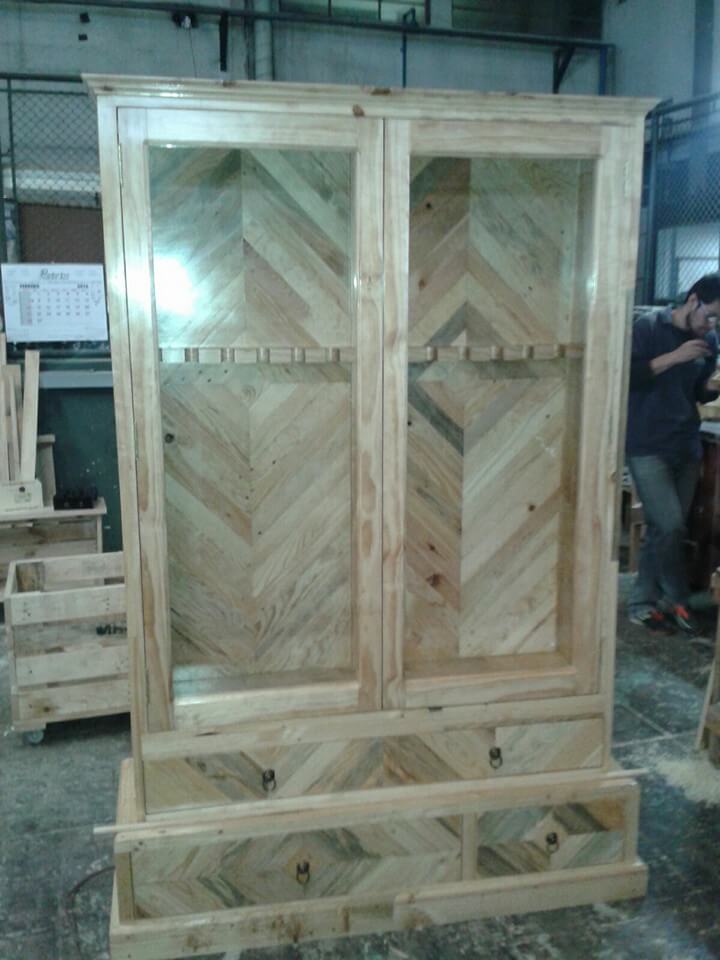 Wooden pallet hutch