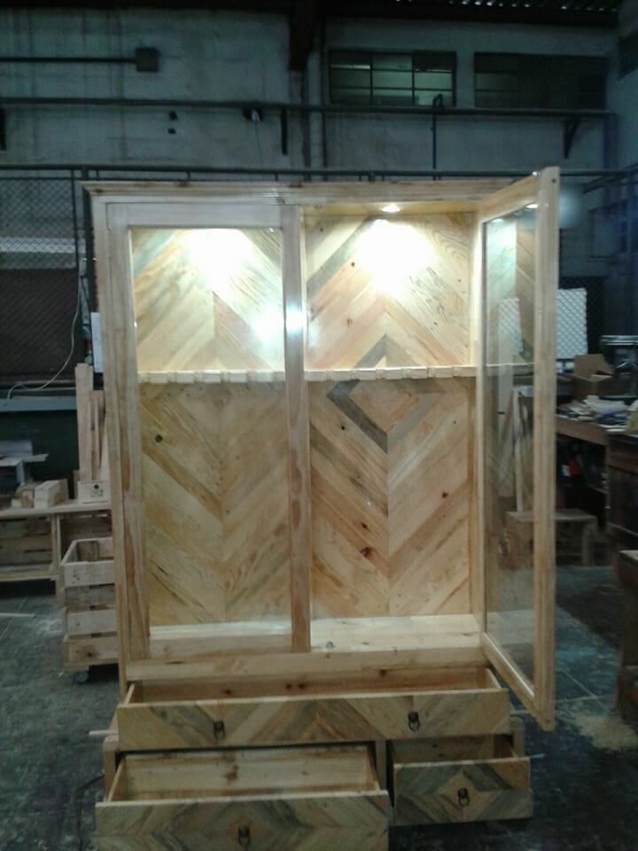 Recycled pallet hutch
