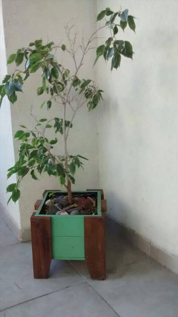 recycled pallet planter