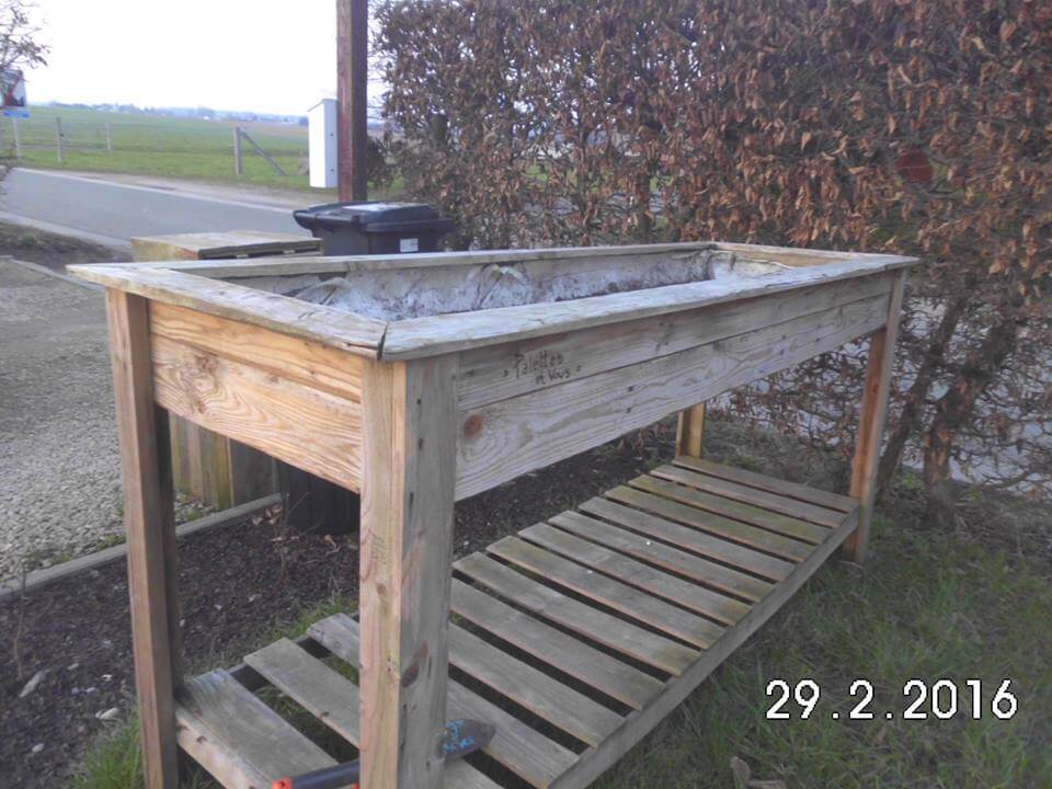 low-cost wodoen pallet planter