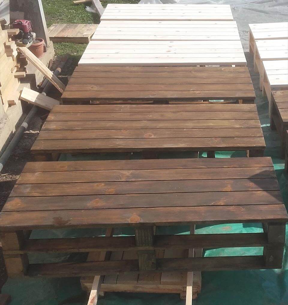Repurposed pallet seating set