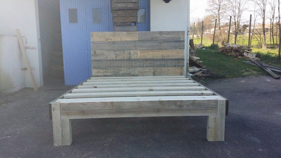 diy pallet bed frame
