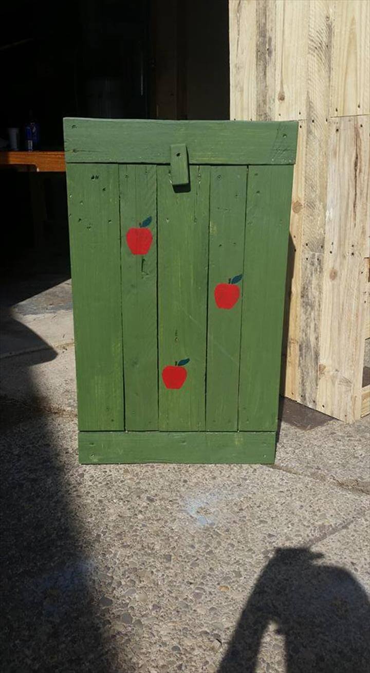 diy pallet trash can holder