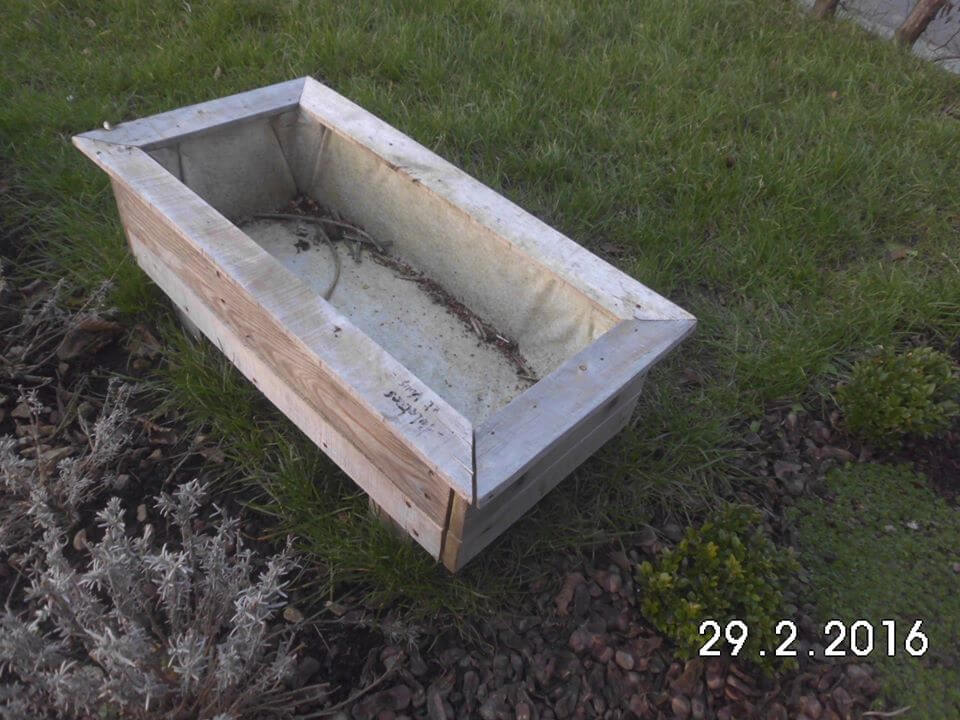 upcycled wooden pallet mini planter