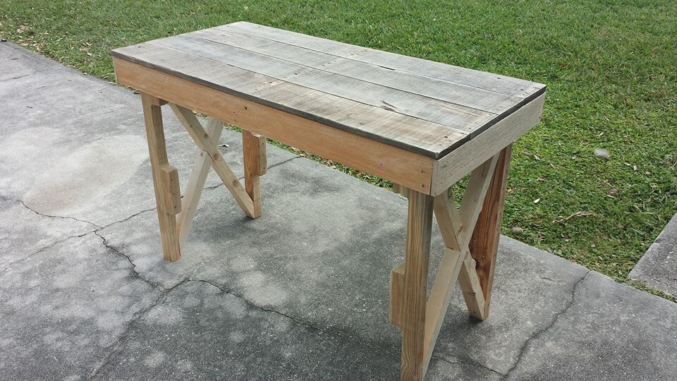 upcycled pallet desk