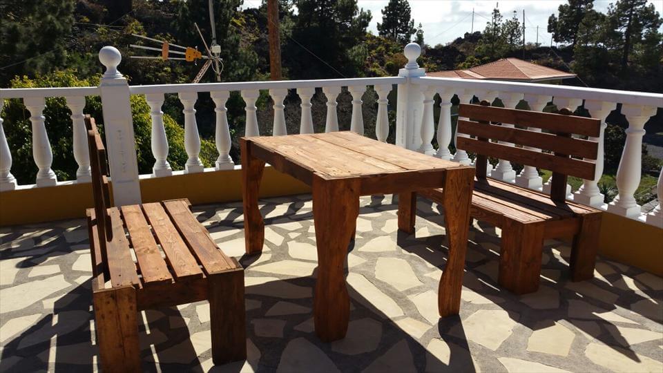 upcycled wooden pallet patio sitting set