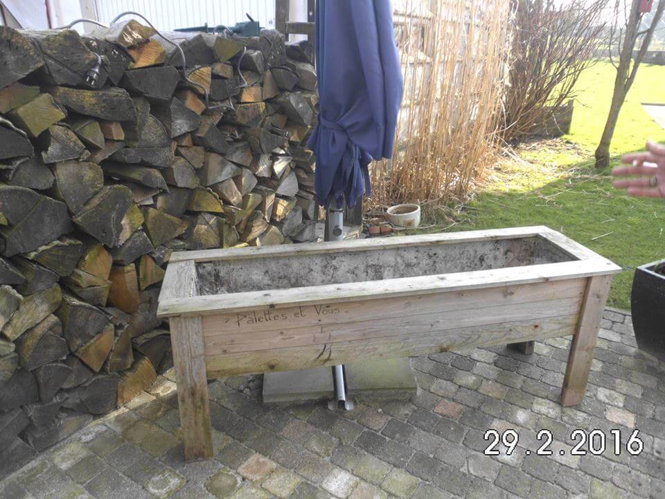 wooden pallet planter