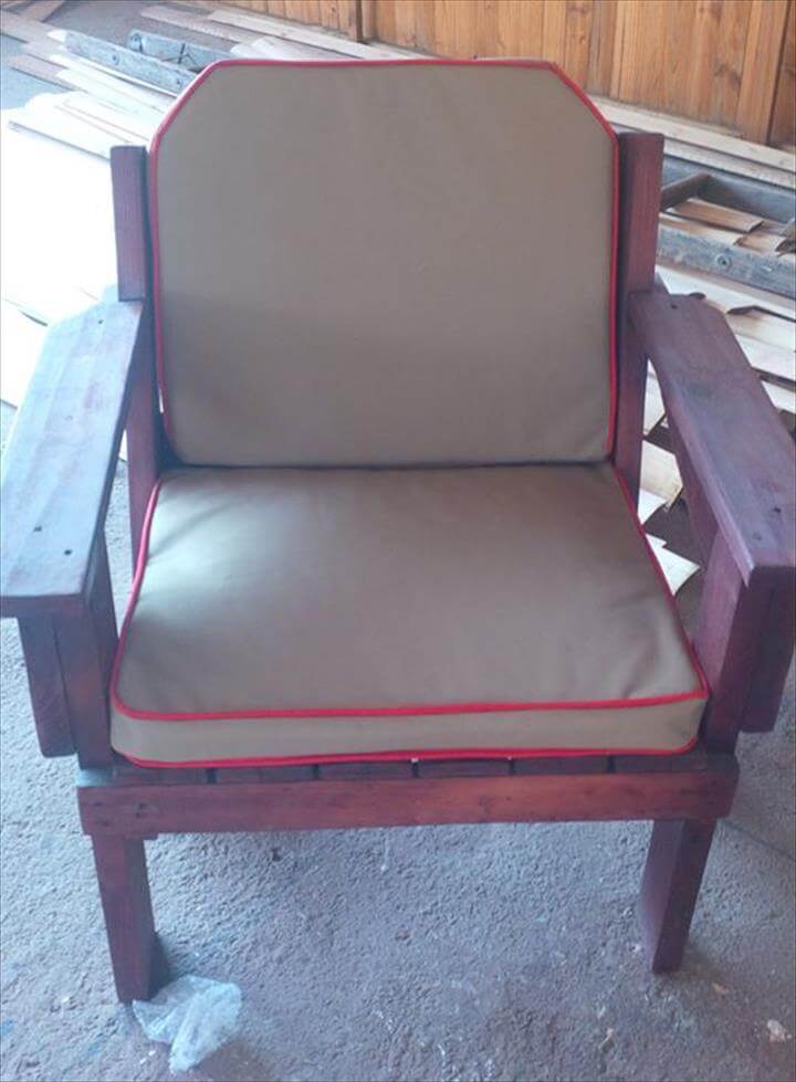 wooden pallet cushioned chair