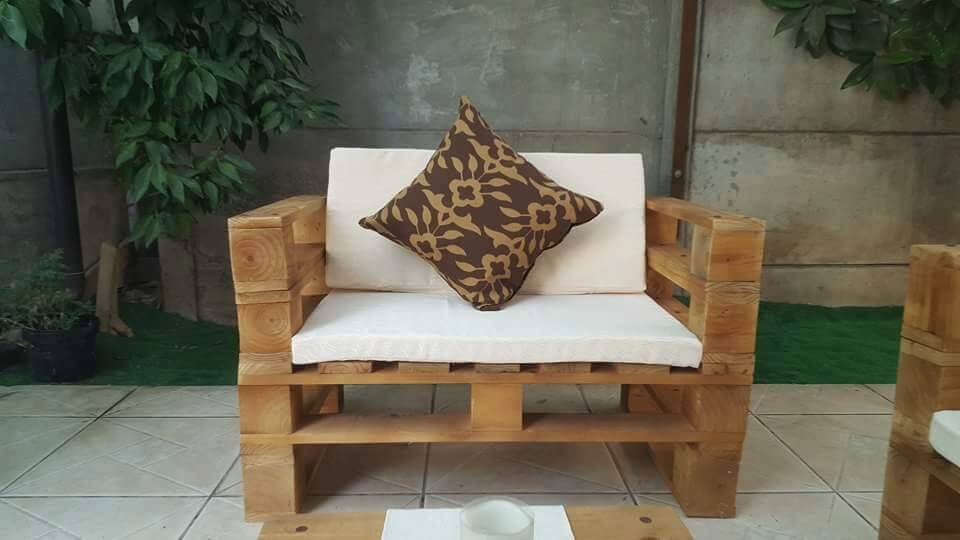reclaimed robust pallet chair with cushion