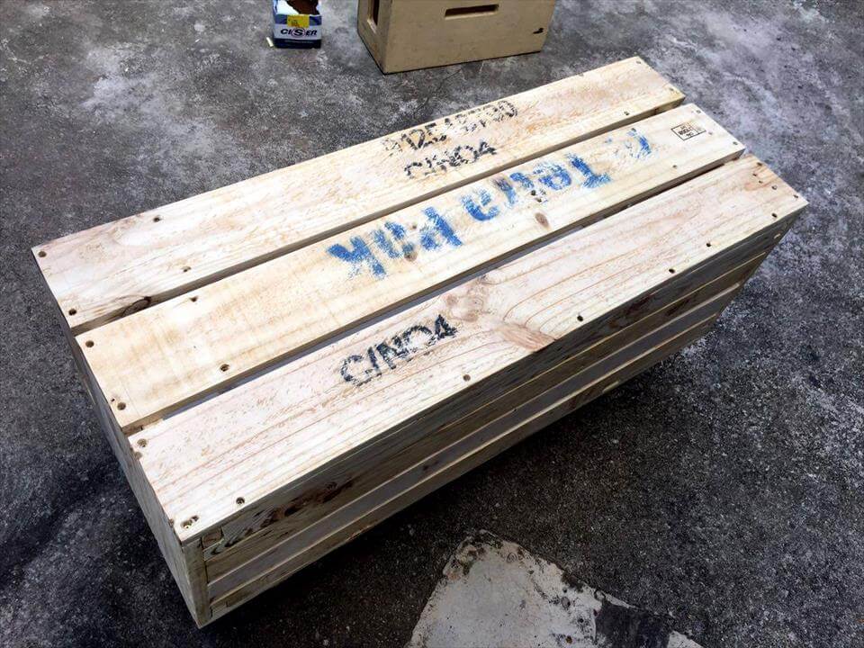 Recycled pallet crate box on legs
