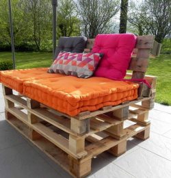 wooden-pallet-patio-cushioned-bench