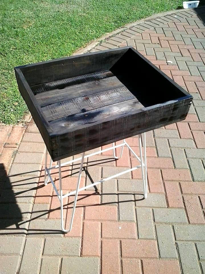 Wooden pallet succulent planter