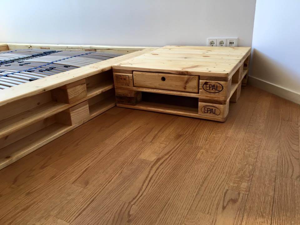 repurposed pallet platform bed