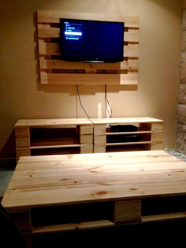 diy pallet media station
