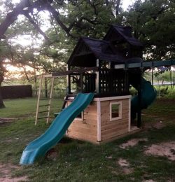Gorgeous pallet play house
