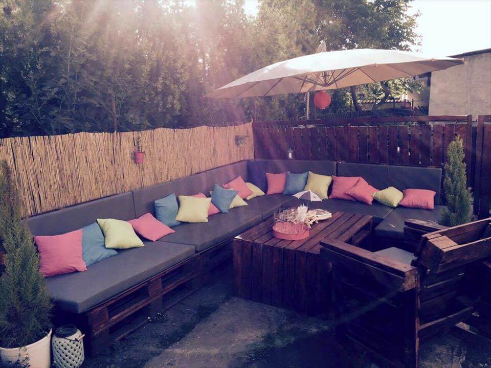 recycled pallet outdoor seating