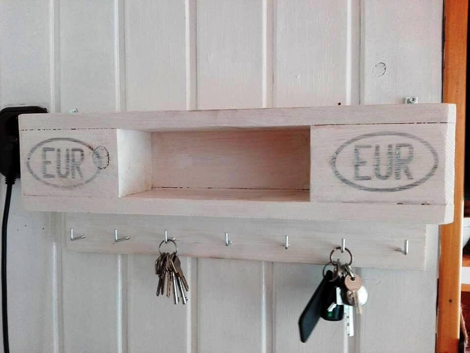 Simple Pallet Key Rack - Diy Key Rack Simple Pallet Key Rack - Diy Key Rack