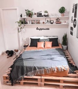 6 Ideas for Turning Old Pallets into Dorm Decorations