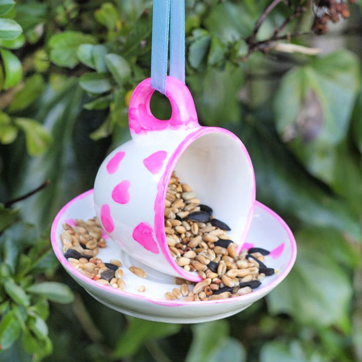 30 Homemade DIY Bird Feeder Ideas with Free Plans