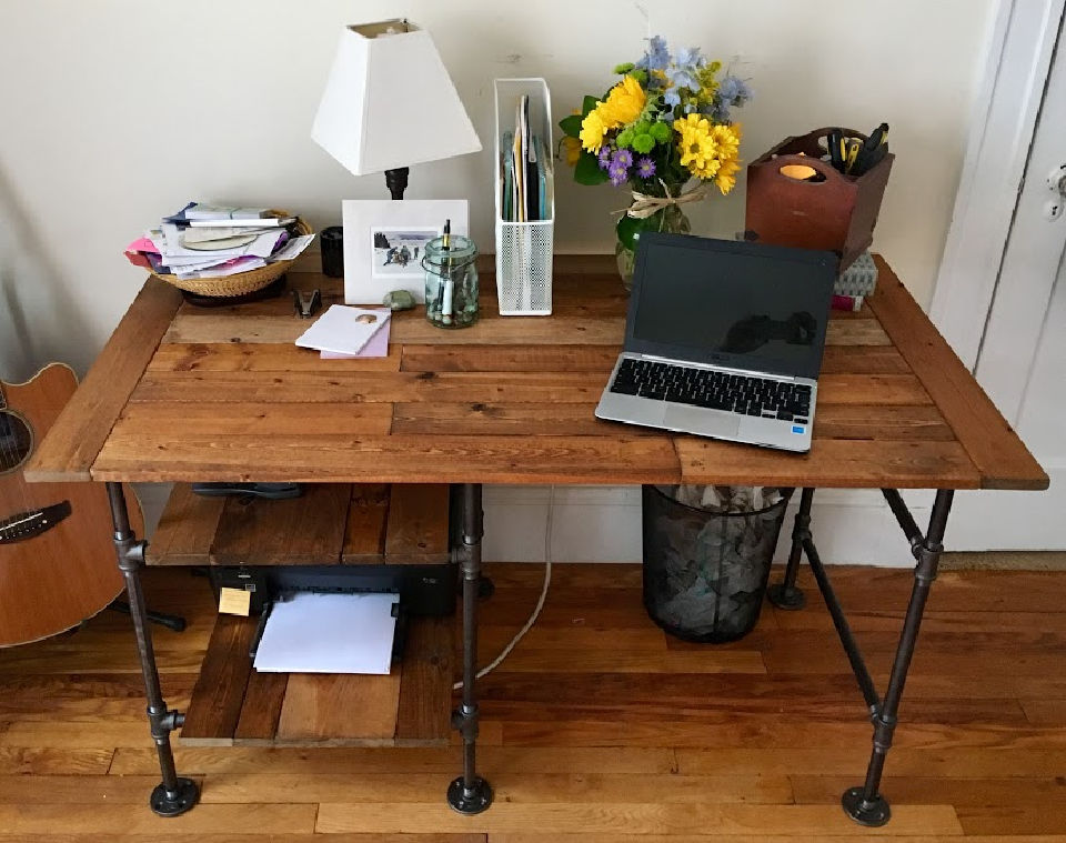 28 Cheap DIY Desk Ideas That Are Easy To Make