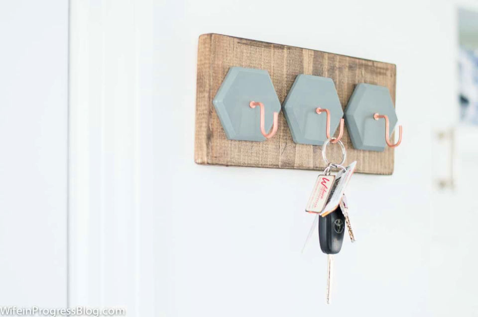 20 Homemade DIY Key Holder Ideas Pallet Ideas
