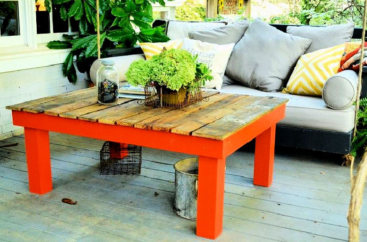 30 Free DIY Pallet Coffee Table Plans + PDF Instructions